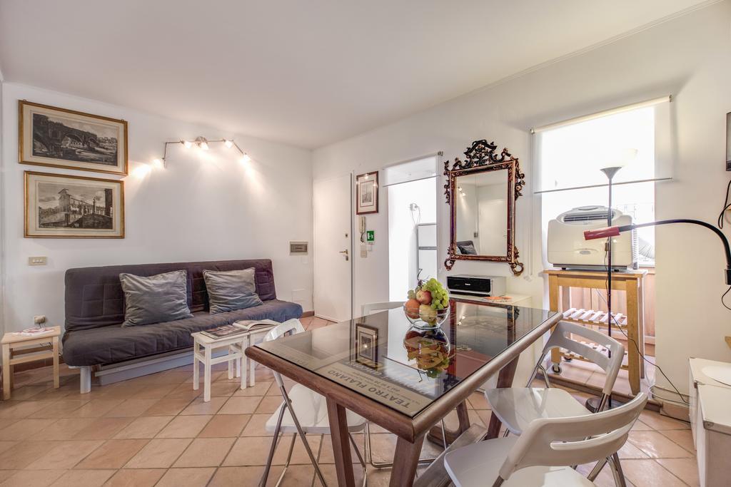 Frangipane Apartment Рим Номер фото